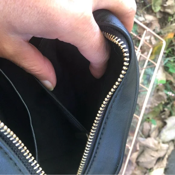 NWT Valentino Orlandi Zip Crossbody-Black-Designed in Italy 🇮🇹 - Picture 8 of 10